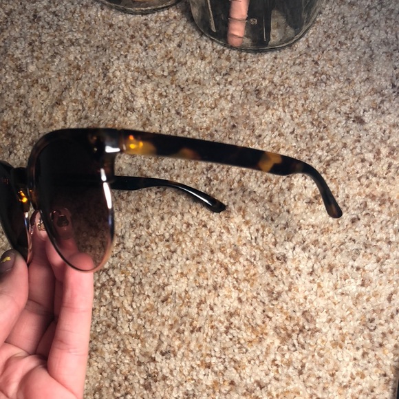 Brown sunglasses - Picture 2 of 2